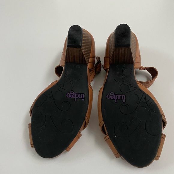 Indigo Brand Tan Heels - Picture 5 of 7